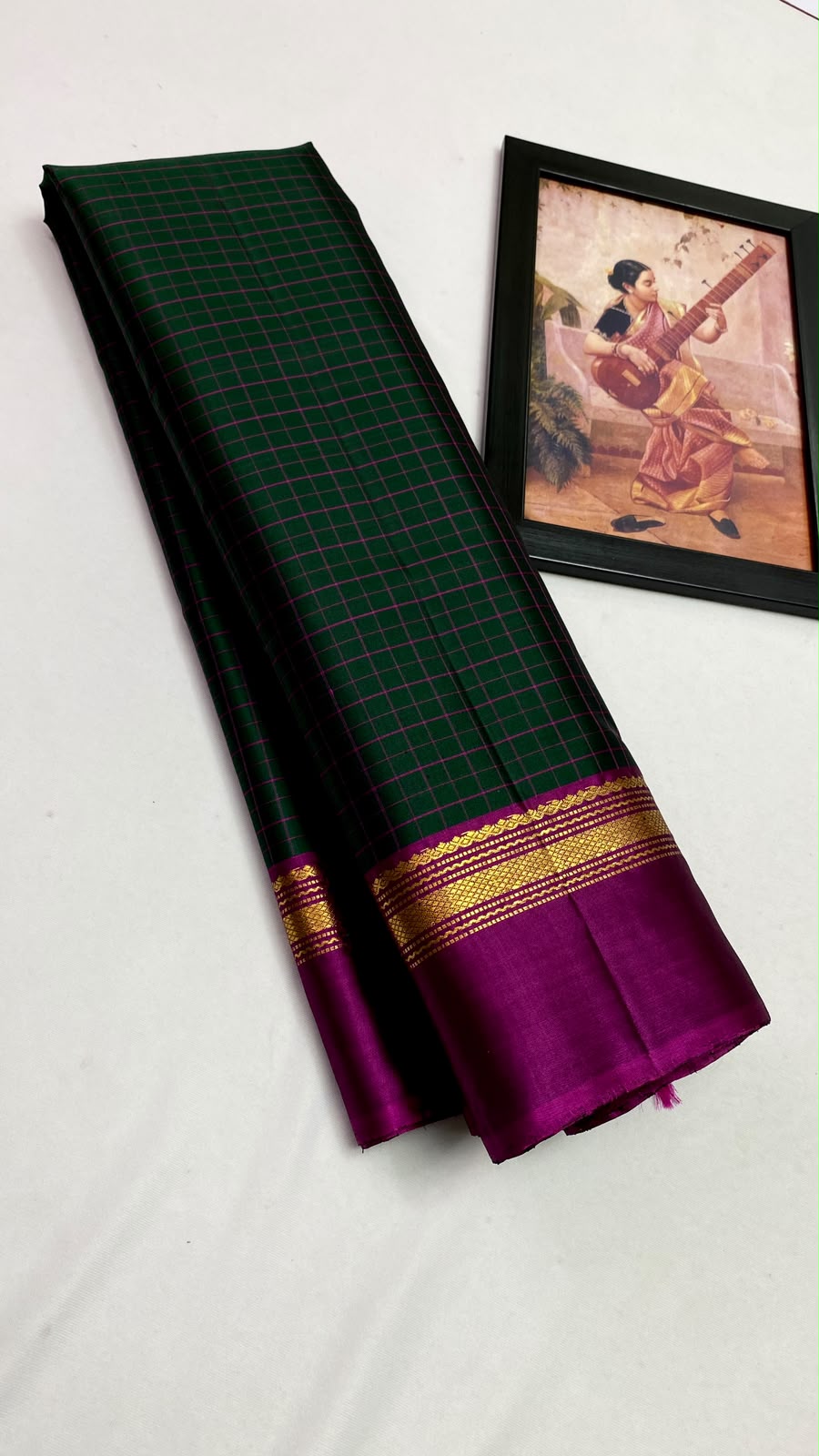 Pure kanchipuram handloom silk sarees with contrast pallu and blouse

Silk mark