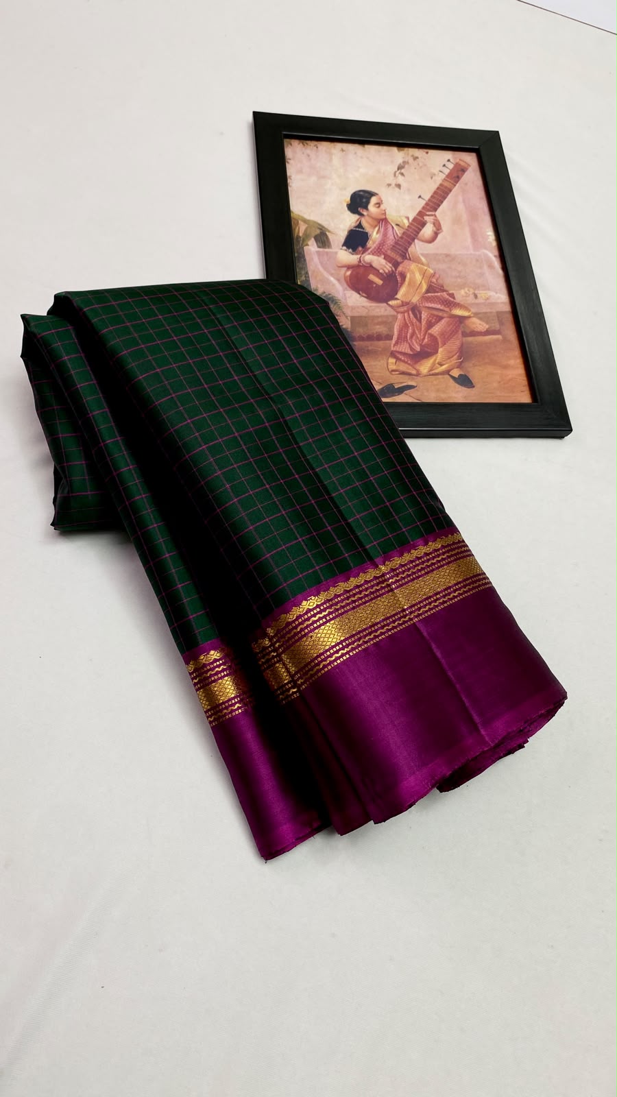 Pure kanchipuram handloom silk sarees with contrast pallu and blouse

Silk mark
