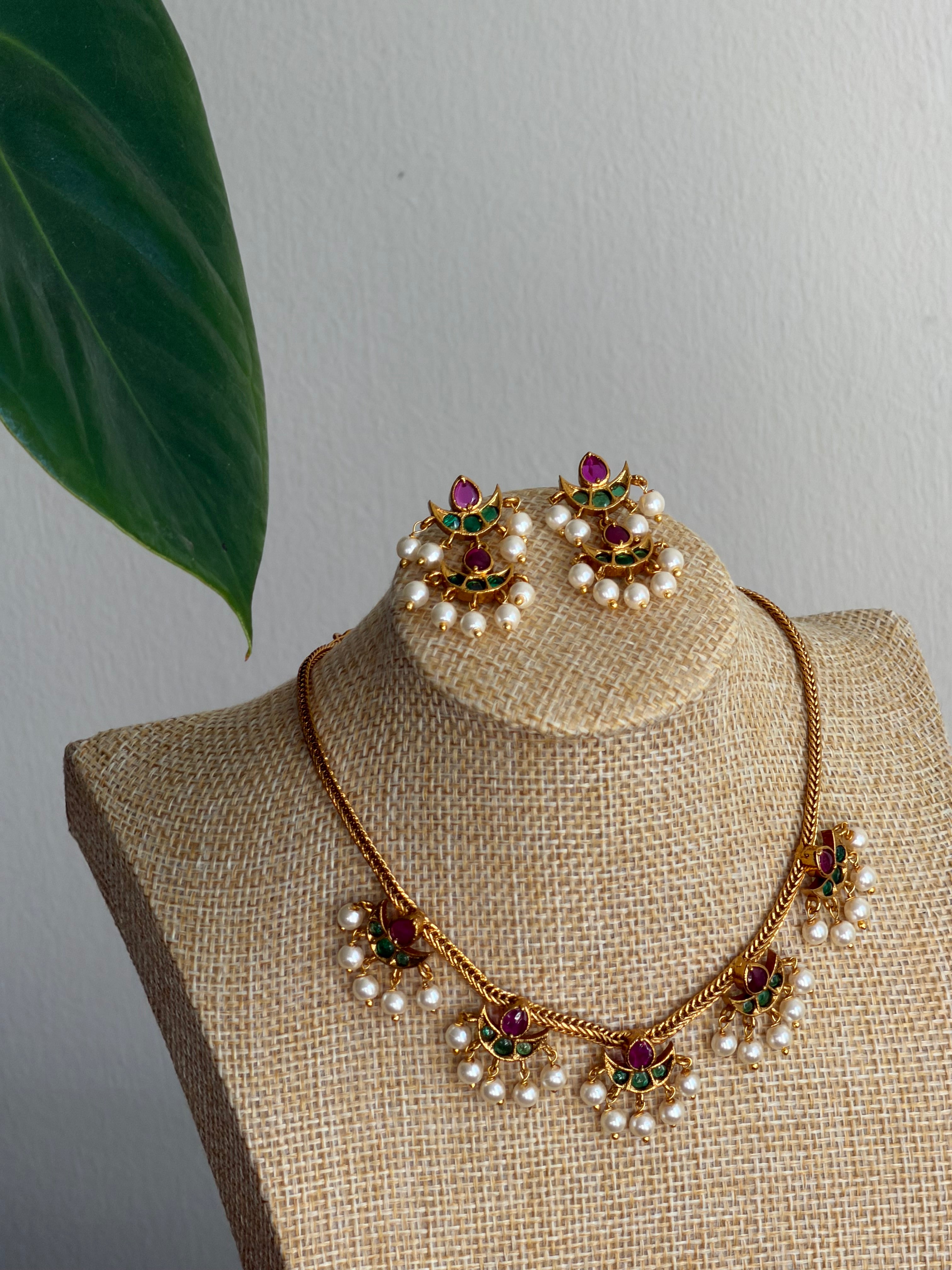 Traditional necklace set