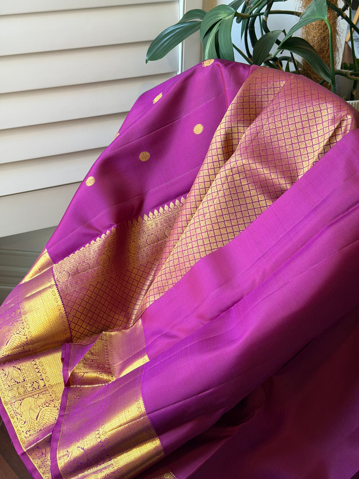 Pure kanchipuram handloom silk sarees with rich pallu and blouse

Silk mark