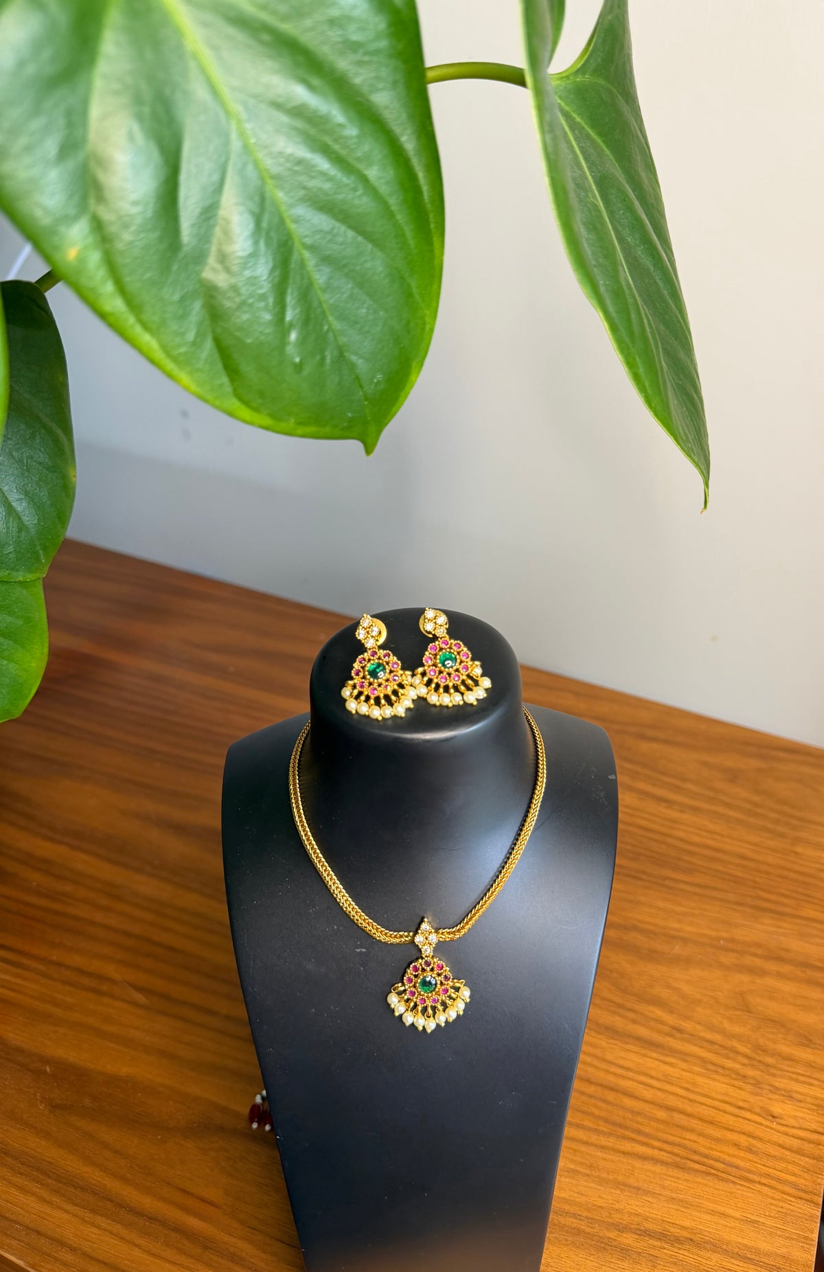 Premium quality necklace set