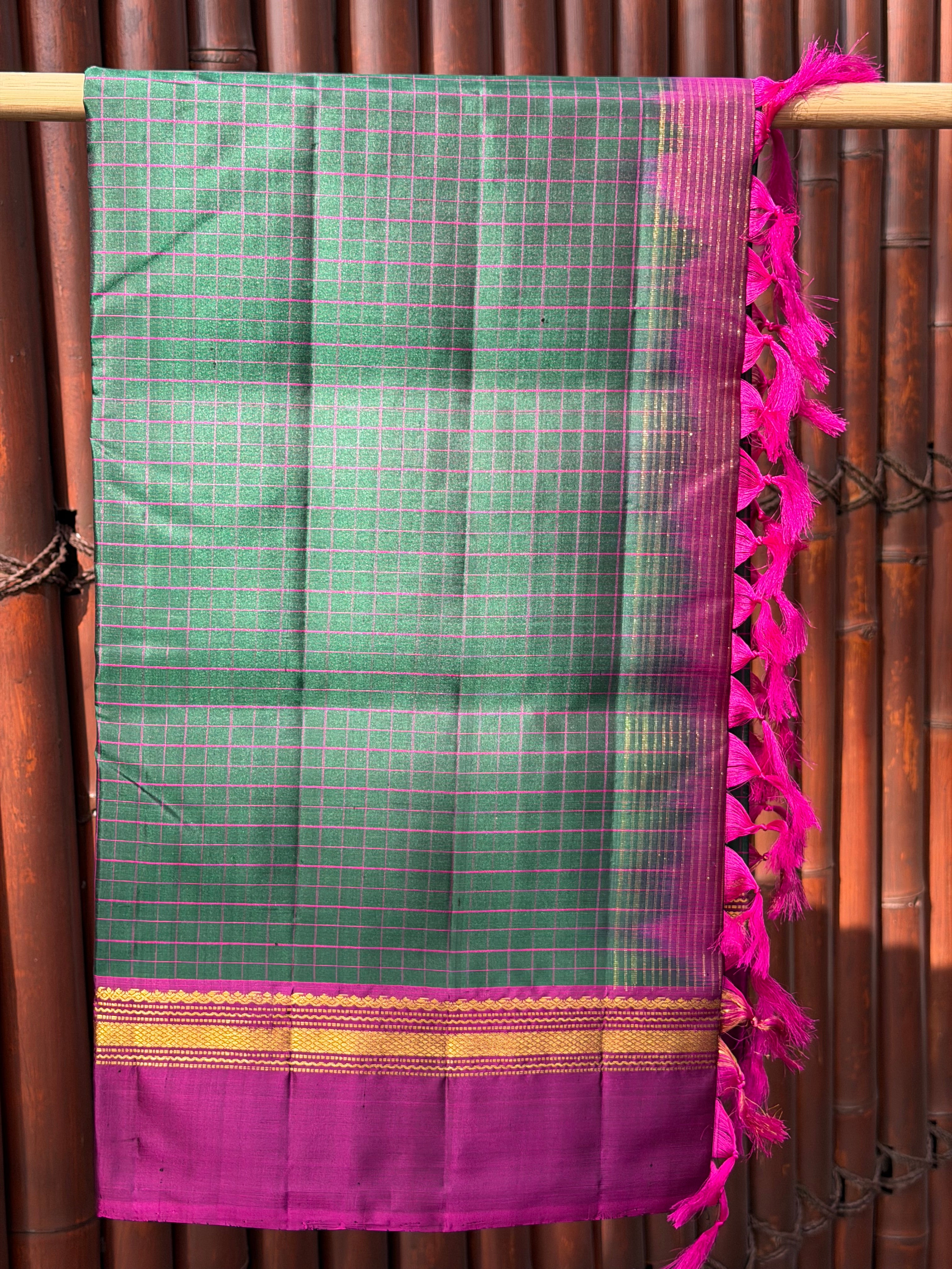 Pure kanchipuram handloom silk sarees with contrast pallu and blouse

Silk mark