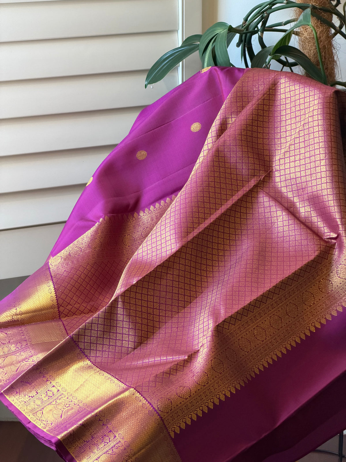 Pure kanchipuram handloom silk sarees with rich pallu and blouse

Silk mark