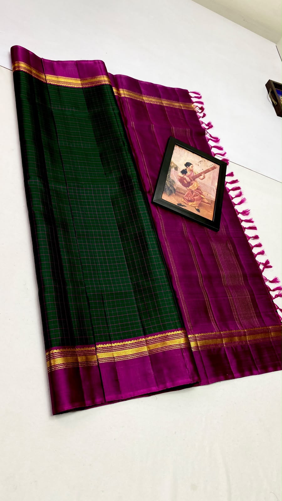 Pure kanchipuram handloom silk sarees with contrast pallu and blouse

Silk mark