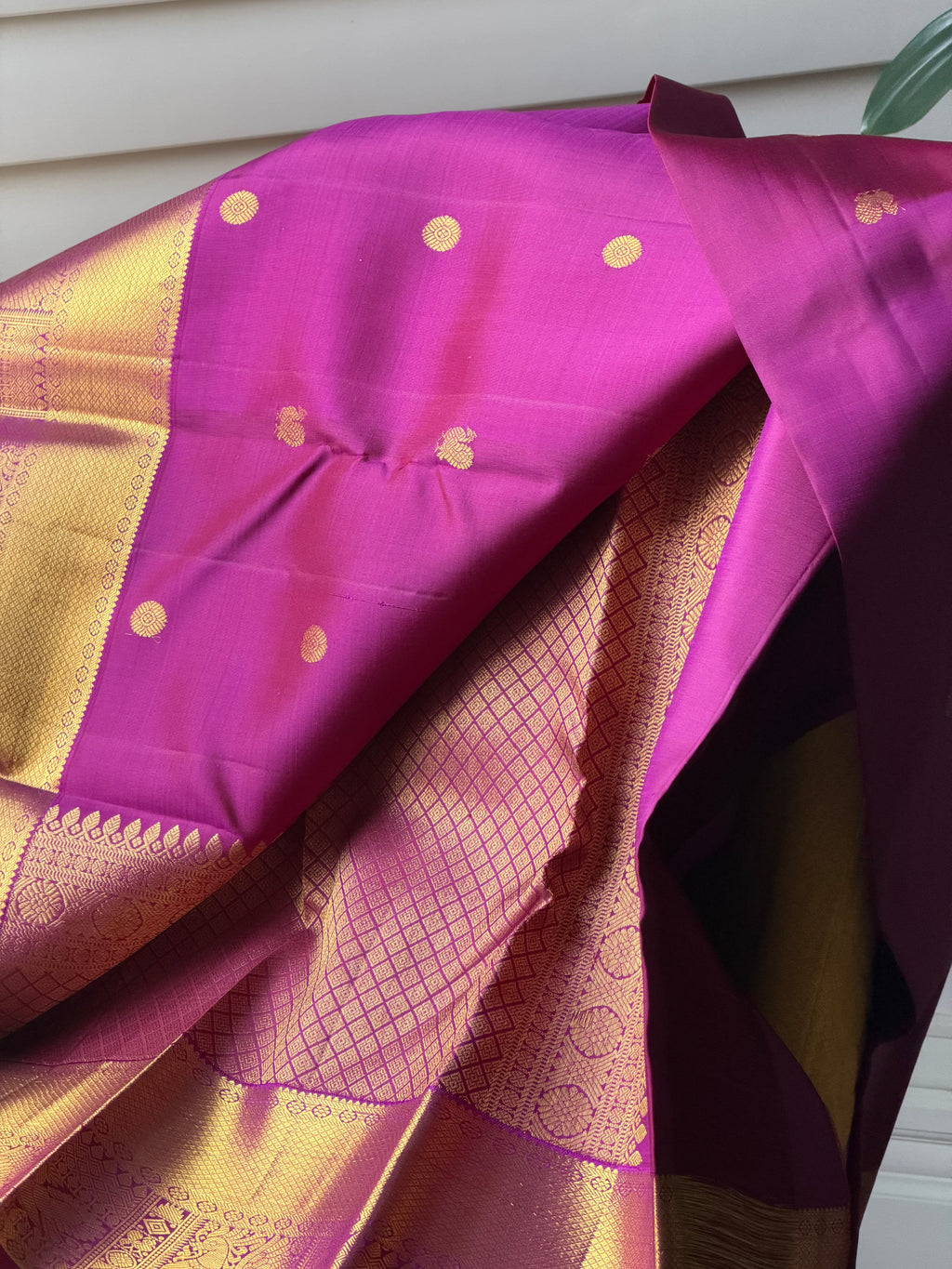 Pure kanchipuram handloom silk sarees with rich pallu and blouse

Silk mark