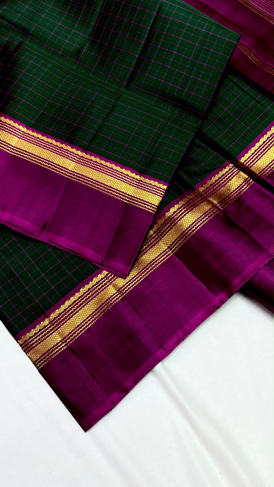 Pure kanchipuram handloom silk sarees with contrast pallu and blouse

Silk mark