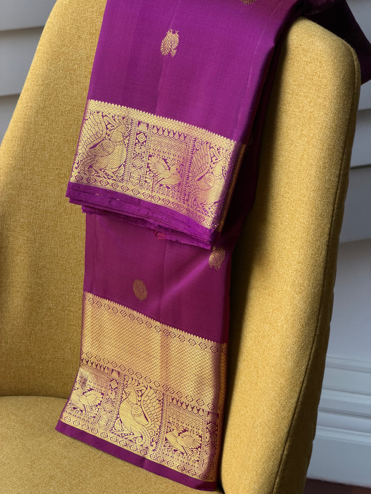 Pure kanchipuram handloom silk sarees with rich pallu and blouse

Silk mark