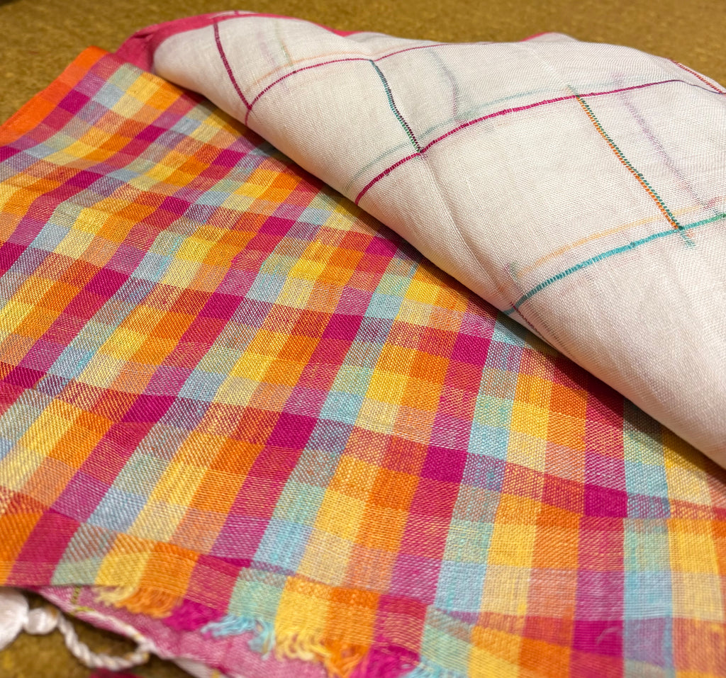 Checked linen cotton saree with contrast pallu of colourful floral motifs